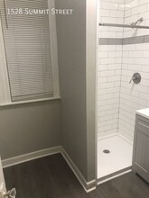 1528 Summit St in Columbus, OH - Building Photo - Building Photo