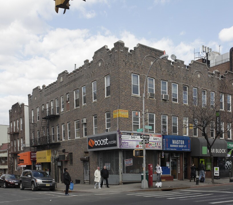 4401 Queens Blvd in Sunnyside, NY - Building Photo