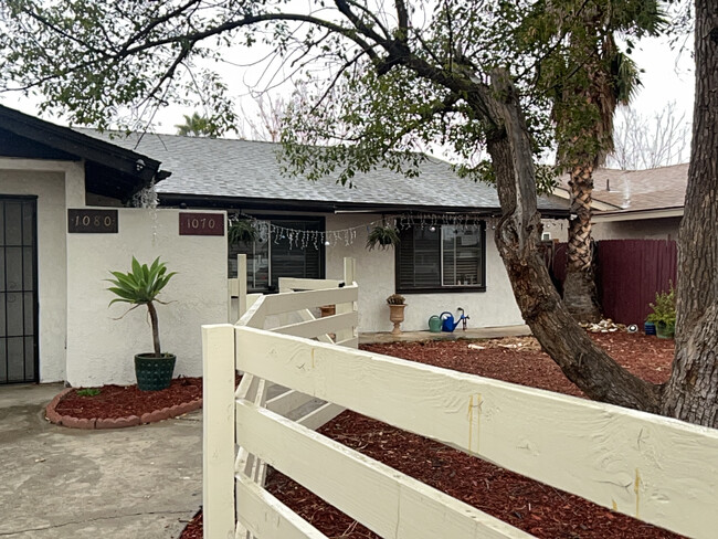 1080 Rosalia Ave, Unit B in Hemet, CA - Building Photo - Building Photo