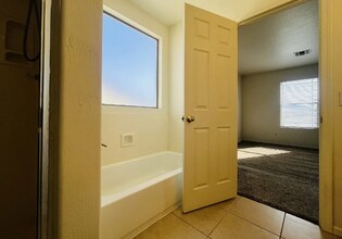 3338 W Fraktur Rd in Phoenix, AZ - Building Photo - Building Photo
