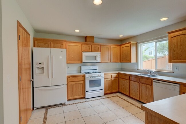 1730 NW Almond Loop in Oak Harbor, WA - Building Photo - Building Photo