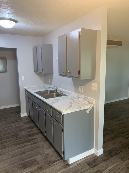 411 Main St, Unit A in Scotland, SD - Building Photo