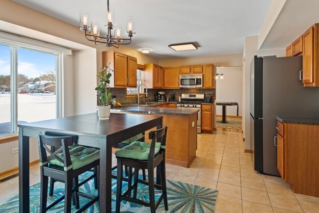 595 Pershing Ct in Mundelein, IL - Building Photo - Building Photo