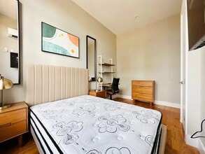 Furnished room/NOT APARTMENT in Brooklyn, NY - Foto de edificio - Building Photo
