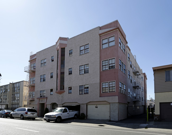 725-727 E 15th St in Oakland, CA - Foto de edificio - Building Photo