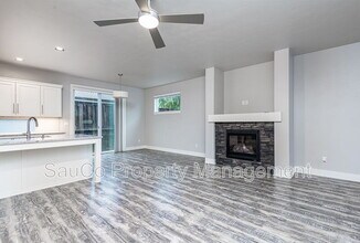 13227 SW Maxfield Ln in King City, OR - Building Photo - Building Photo