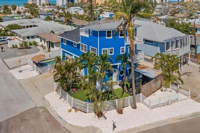 14500 N Bayshore Dr in Madeira Beach, FL - Building Photo - Building Photo