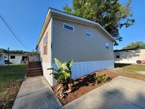 2108 Greenbrier Village Pass in Lakeland, FL - Building Photo - Building Photo