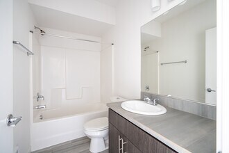 Savona Apartments in Portland, OR - Building Photo - Building Photo