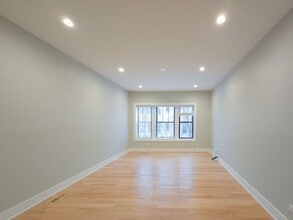 2541 N Campbell Ave, Unit 1 in Chicago, IL - Foto de edificio - Building Photo