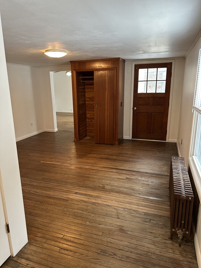 306 Pleasant St, Unit 1 in Manlius, NY - Foto de edificio - Building Photo