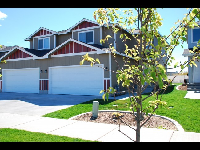 Airway Townhomes in Airway Heights, WA - Foto de edificio - Building Photo