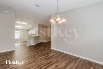 7354 Ironside Dr N in Jacksonville, FL - Foto de edificio - Building Photo