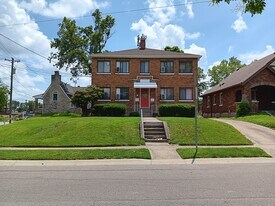 4525 Roth Ave, Unit 1 W in Cincinnati, OH - Building Photo