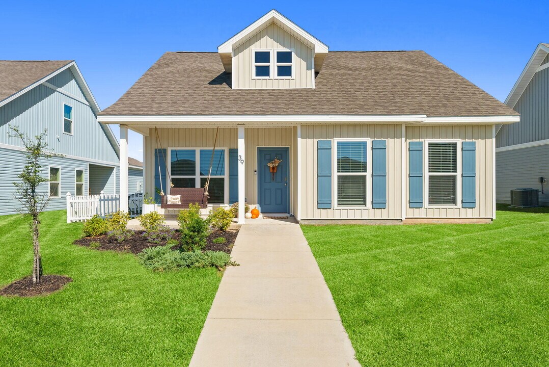 39 Bluebeech St in Freeport, FL - Building Photo