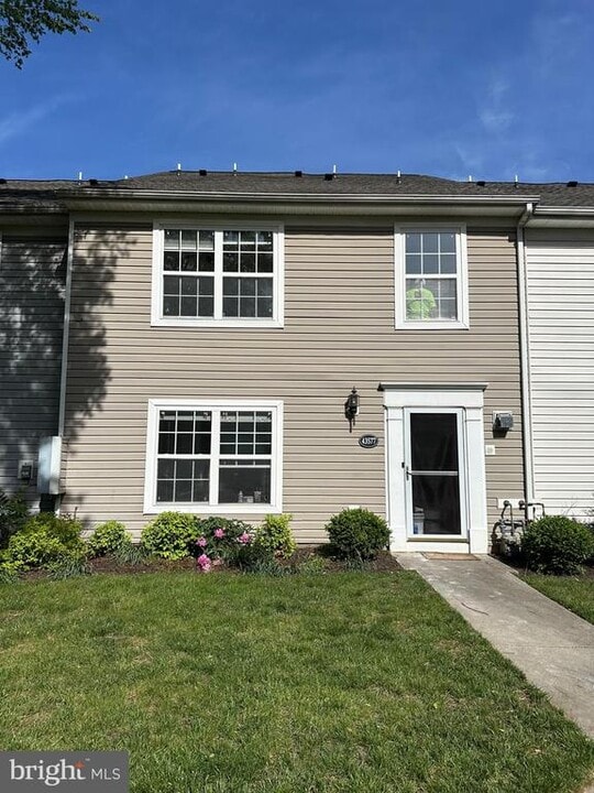 43577 Patching Pond Square in Ashburn, VA - Building Photo