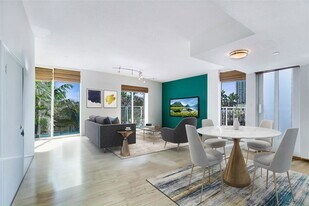 7600 Collins Ave in Miami Beach, FL - Building Photo
