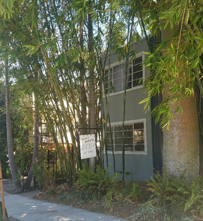 8616 Holloway Dr