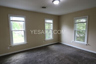 421 S Garfield Ave in Burlington, IA - Building Photo - Building Photo