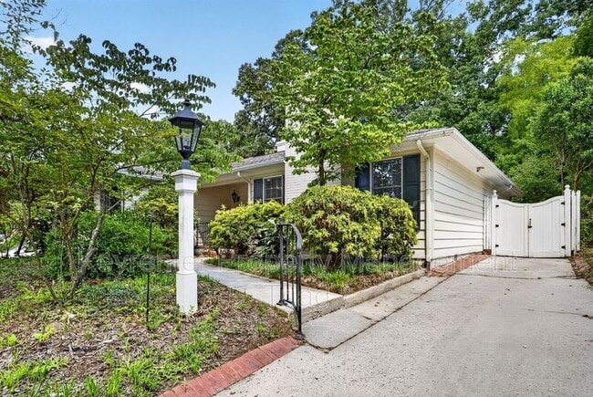 property at 2408 Hawthorne St