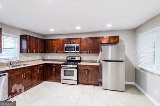 2912 Akron St in Atlanta, GA - Building Photo - Building Photo