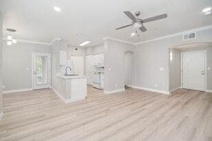 Lake Point in Elk Grove, CA - Building Photo