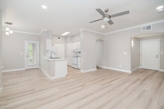 Lake Point in Elk Grove, CA - Building Photo - Building Photo