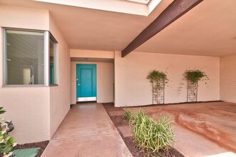 8637 E Monterosa Ave in Scottsdale, AZ - Foto de edificio - Building Photo