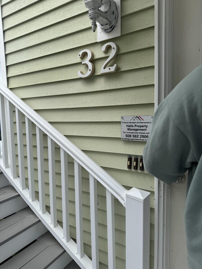 32 Cottage St in Mansfield, MA - Building Photo - Building Photo
