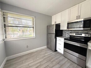 802 Constitution Dr in Homestead, FL - Building Photo - Building Photo