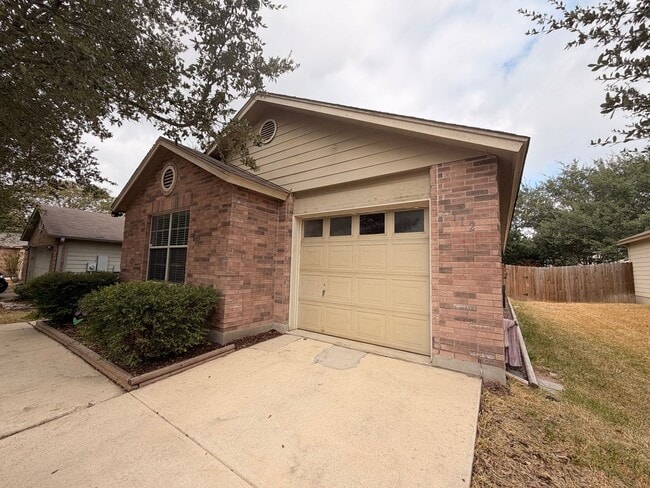 112 Brahma Way in Cibolo, TX - Building Photo - Building Photo