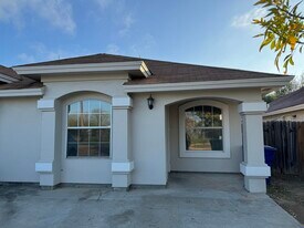 7305 Wagner Ct in Laredo, TX - Building Photo