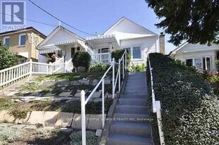 579 Northcliffe Blvd in Toronto, ON - Building Photo