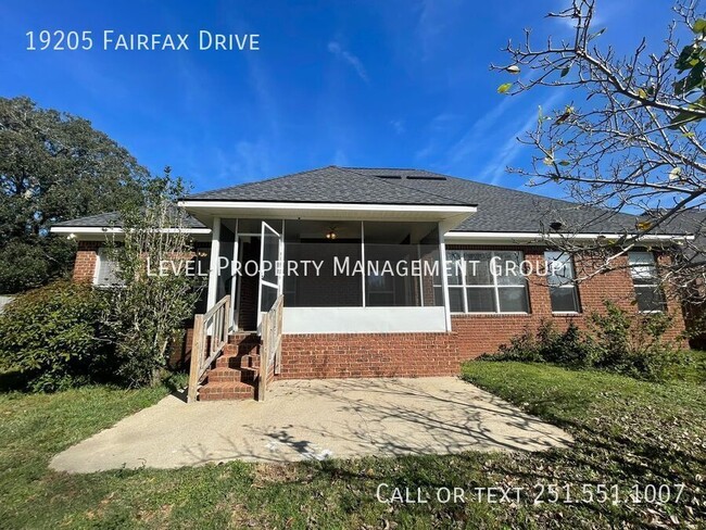 19205 Fairfax Dr in Fairhope, AL - Building Photo - Building Photo