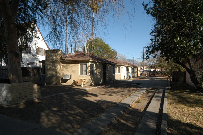 2123-25 27 N Sierra Way in San Bernardino, CA - Building Photo - Building Photo