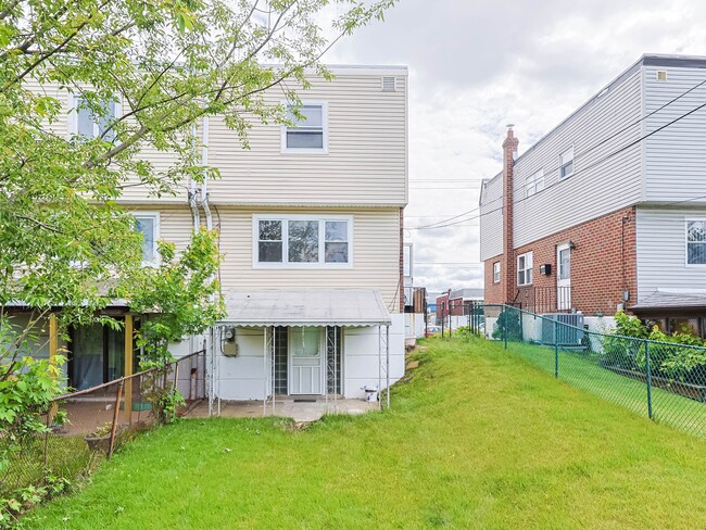 1826 Tomlinson Rd in Philadelphia, PA - Building Photo - Building Photo