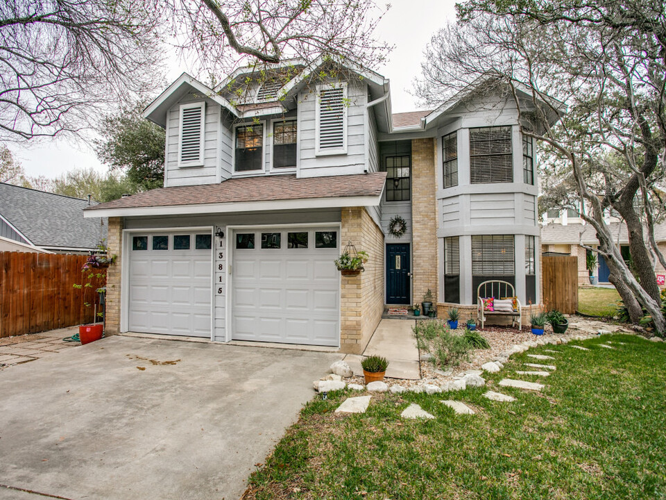 13815 Stone Hollow in San Antonio, TX - Building Photo