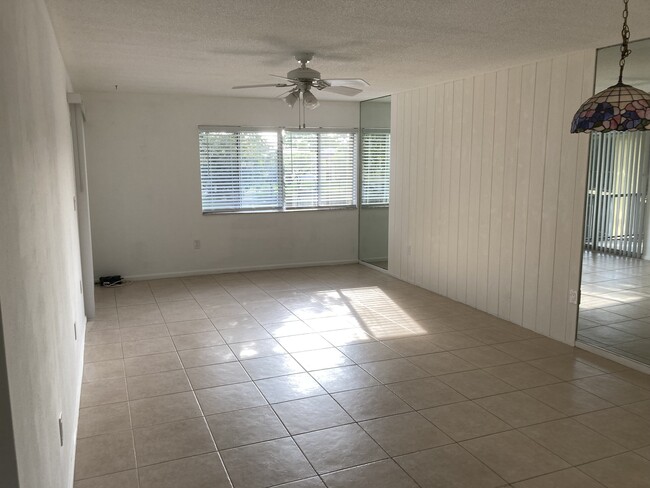 824 SW 9th Street Cir, Unit #201 in Boca Raton, FL - Building Photo - Building Photo