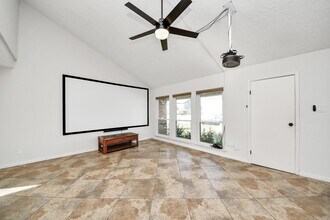 601 E Castle Harbour Dr in Friendswood, TX - Building Photo - Building Photo