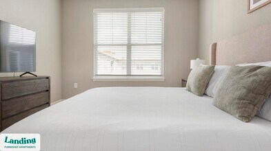 16346 Lydia Hill Dr, Unit 1410 in Chesterfield, MO - Foto de edificio - Building Photo