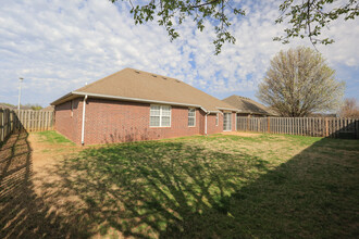 6303 S 37th St in Rogers, AR - Foto de edificio - Building Photo