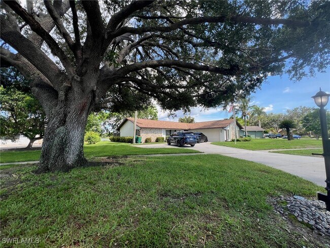 1450 Nottingham Dr in Naples, FL - Building Photo - Building Photo