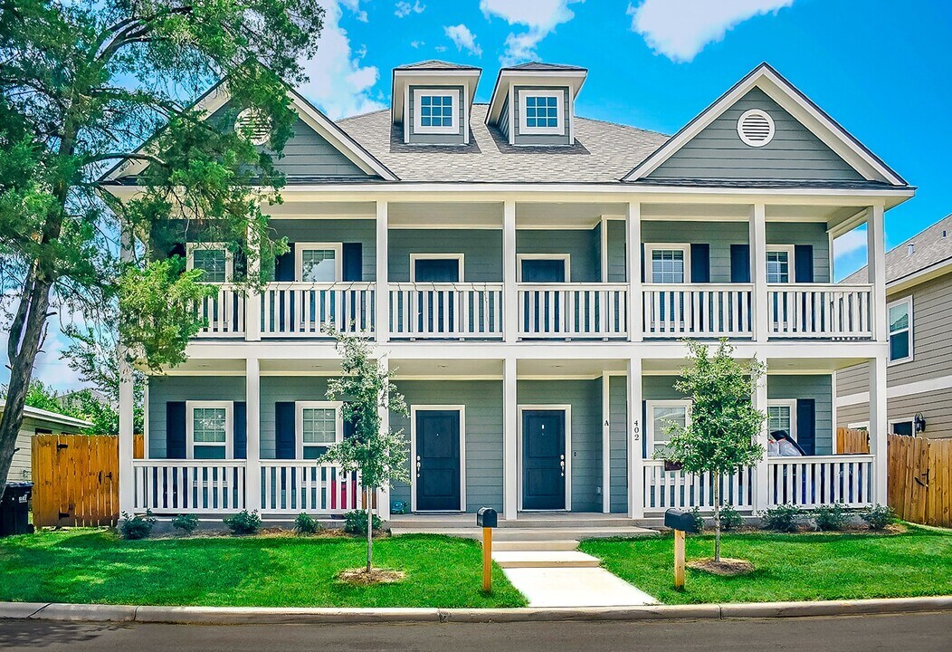 402 Poplar St in College Station, TX - Building Photo