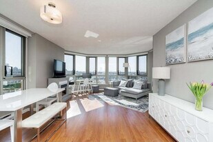 1625 Hornby St in Vancouver, BC - Building Photo