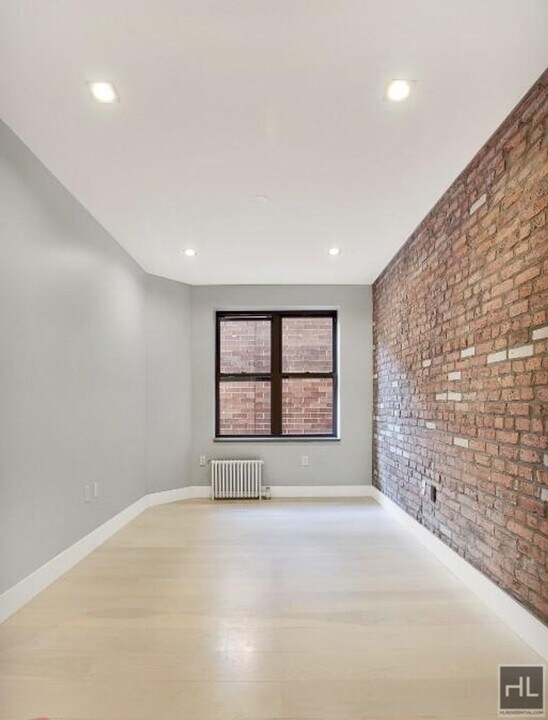 Renovated Lower East Side 1-Bedroom with M in New York, NY - Foto de edificio