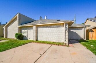 16518 Monte Carlo Ln in Houston, TX - Building Photo - Building Photo