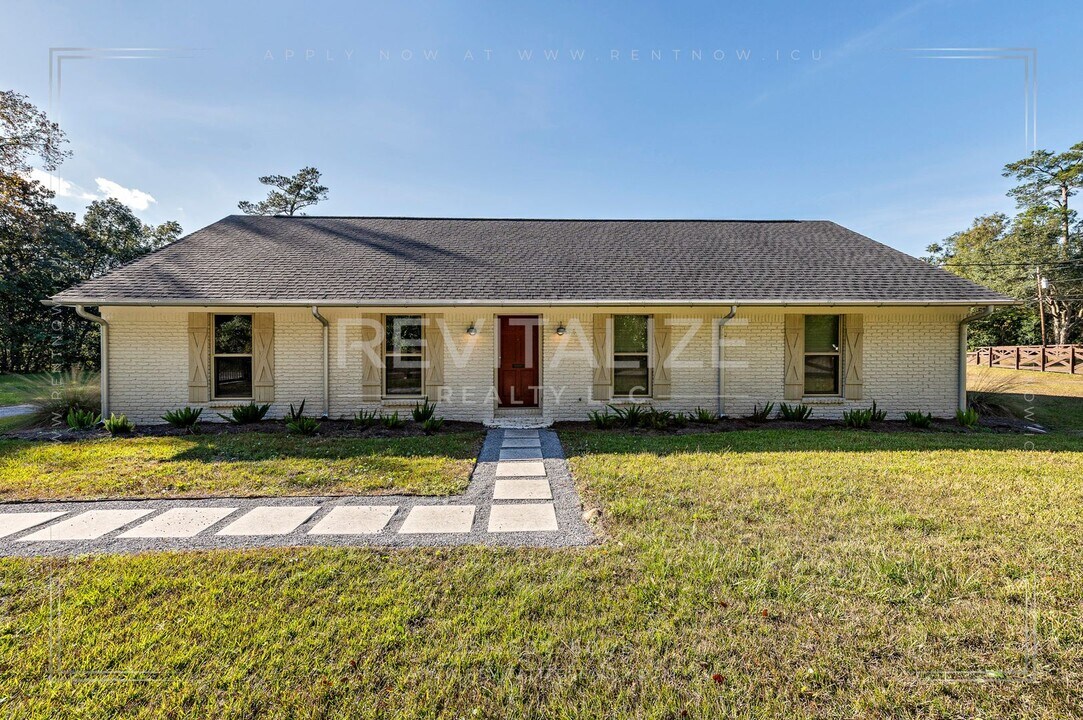 3000 Eloong Dr in Mobile, AL - Building Photo