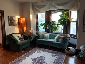 319 Green Ln, Unit 2 in Philadelphia, PA - Building Photo