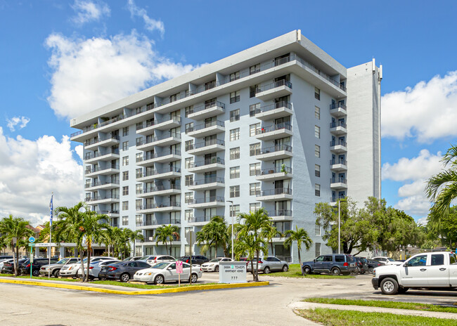 Park Towers in Miami, FL - Foto de edificio - Building Photo