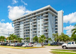 Park Towers in Miami, FL - Building Photo - Building Photo